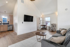 Whitewater Peak - Cozy Retreat with Scenic Views
